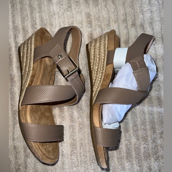 👡 NWOB! Giani Bernini Tan Sandals - Picture 4 of 12